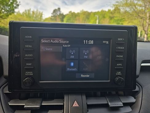 Used 2019 Toyota RAV4 LE image 3