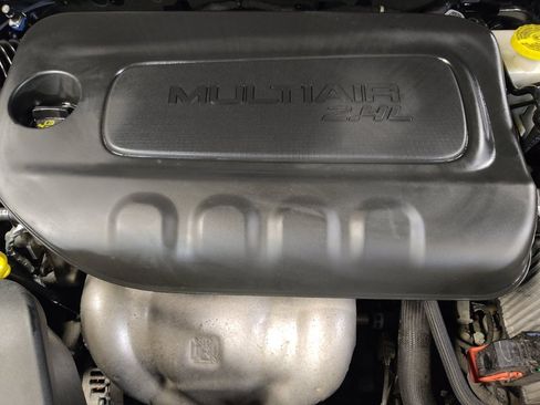 Used 2019 Jeep Cherokee Latitude Plus AWD/4WD image 30