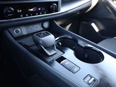 Used 2023 Nissan Rogue SV image 26