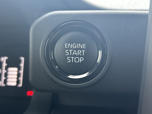 Used 2024 Toyota Tacoma SR5 AWD/4WD image 31