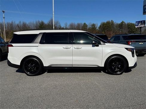 Used 2026 Kia Carnival SX w/ SX Dark Edition Package image 2