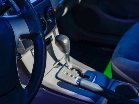 Used 2013 Toyota Corolla LE image 19