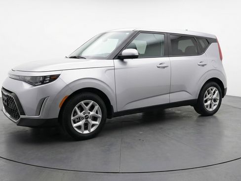 Used 2025 Kia Soul LX w/ LX Technology Package image 3
