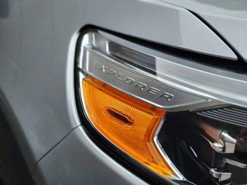Used 2023 Ford Explorer XLT image 43