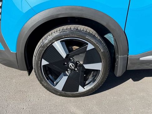 Certified 2025 Nissan Kicks SR image 28