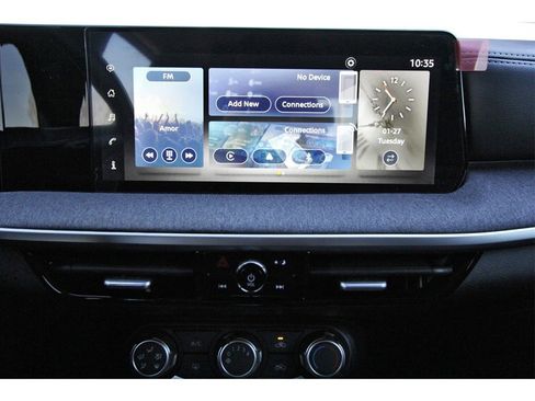 Used 2025 Nissan Kicks SV image 17