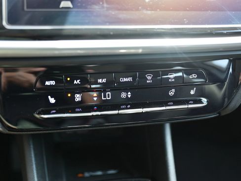 Used 2023 Chevrolet Bolt EUV LT w/ Comfort Package FWD image 26