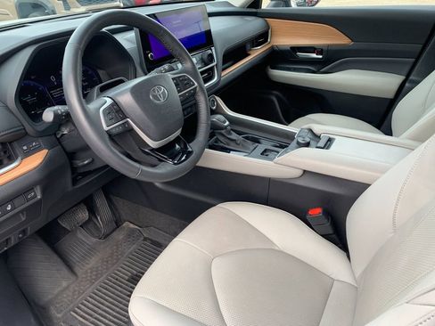 Used 2024 Toyota Grand Highlander Platinum image 11