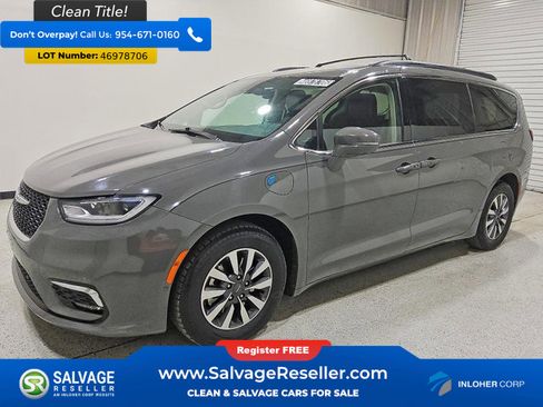 Used 2022 Chrysler Pacifica Touring-L w/ Uconnect Theater Family Group FWD image 1