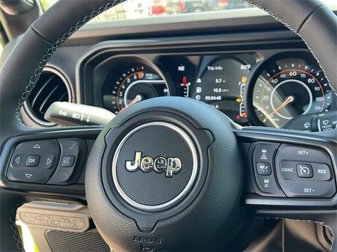New 2025 Jeep Gladiator Rubicon w/ Convenience Group image 25