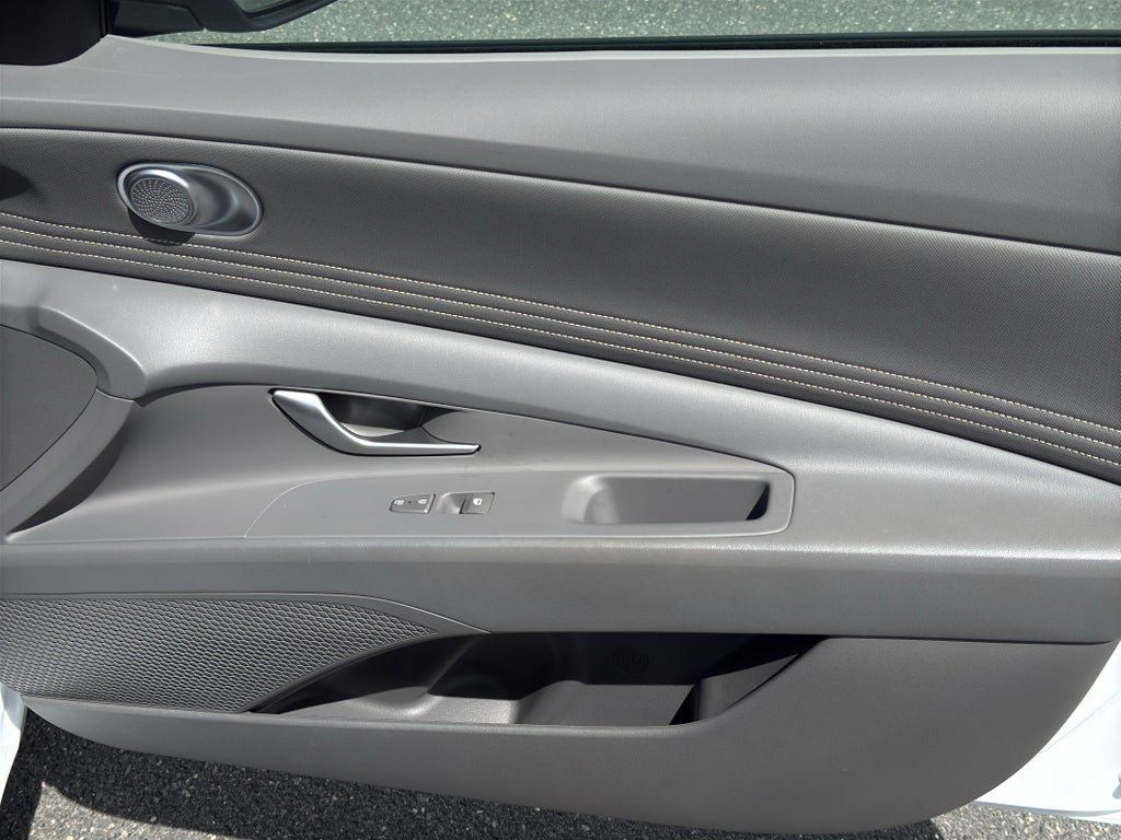 Used 2025 Hyundai Elantra SEL FWD image 27