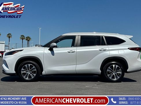 Used 2023 Toyota Highlander XLE FWD image 7