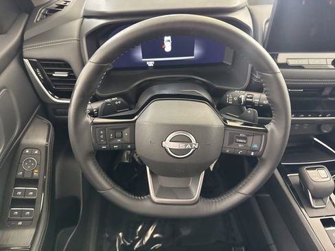 Used 2025 Nissan Rogue SL FWD image 23