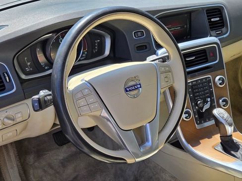 Used 2016 Volvo S60 T5 Inscription Platinum FWD image 18
