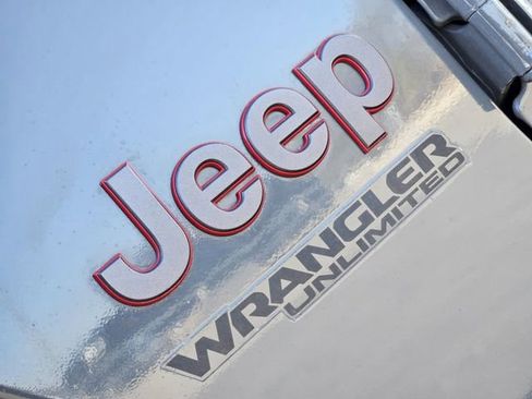 Used 2018 Jeep Wrangler Unlimited Rubicon w/ Uconnect 4C Nav & Sound Group image 11