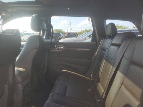 Used 2018 Jeep Grand Cherokee Overland AWD/4WD image 12