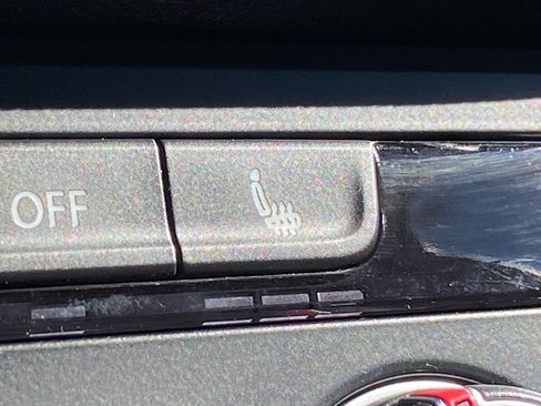 Used 2022 Volkswagen Taos SE w/ Panoramic Sunroof Package image 15