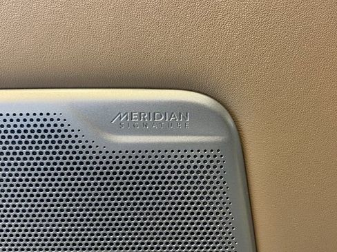 New 2025 Land Rover Range Rover SV image 18