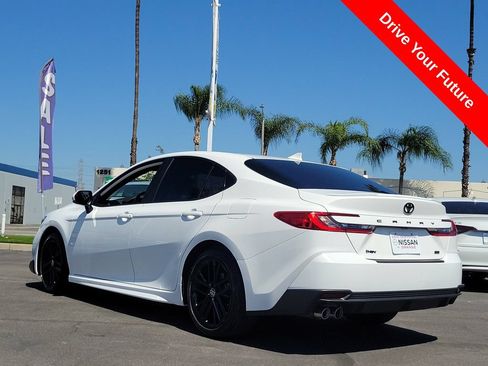 Used 2025 Toyota Camry SE FWD image 2