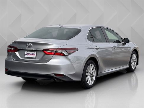 Used 2022 Toyota Camry LE image 5