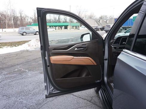 Used 2022 Cadillac Escalade Premium Luxury image 30