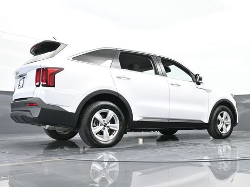 Used 2023 Kia Sorento LX image 52