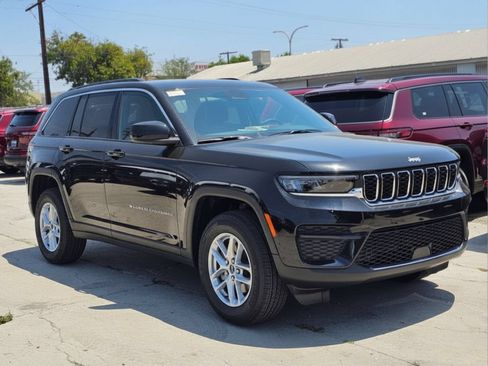 New 2026 Jeep Grand Cherokee Laredo RWD image 3