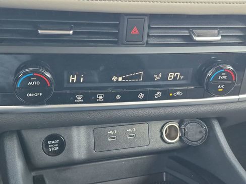 Used 2025 Nissan Rogue SV image 18