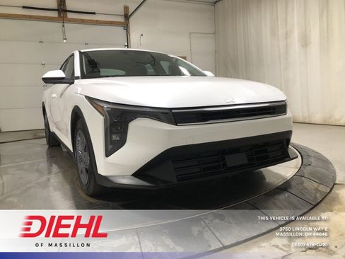 New 2025 Kia K4 LX image 1