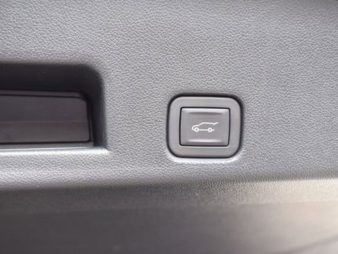 Used 2024 Chevrolet Traverse Z71 w/ Enhanced Driving Package AWD/4WD image 40