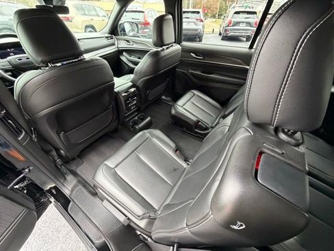 Used 2025 Jeep Grand Cherokee L Limited w/ Black Appearance Package image 12