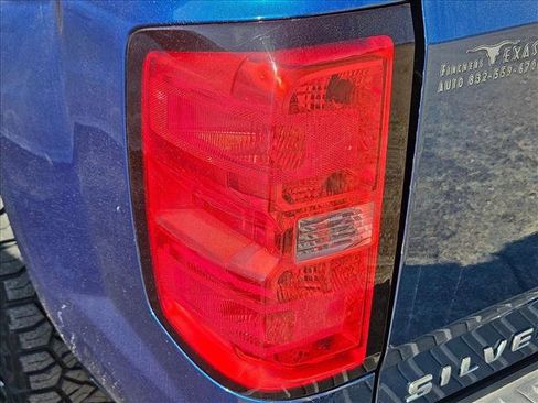 Used 2018 Chevrolet Silverado 1500 LT w/ Texas Edition image 14