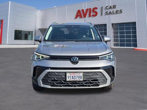 Used 2025 Volkswagen Taos SE AWD/4WD image 2