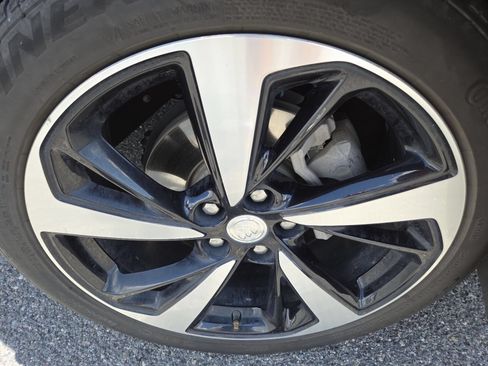 Used 2021 Buick Envision Essence FWD image 10