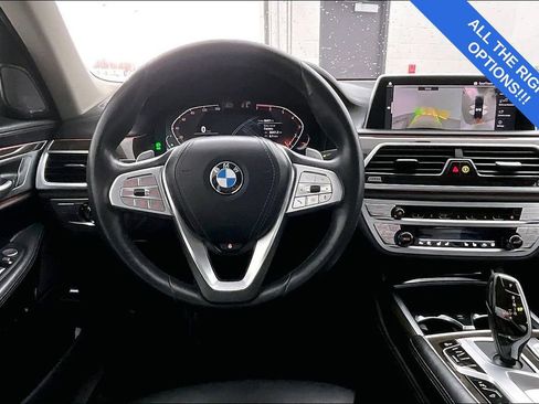 Used 2022 BMW 750i xDrive w/ Executive Package image 8
