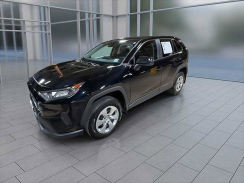 Certified 2022 Toyota RAV4 LE image 4