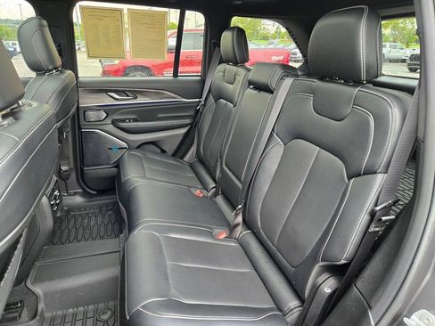 Used 2022 Jeep Grand Cherokee Overland AWD/4WD image 30