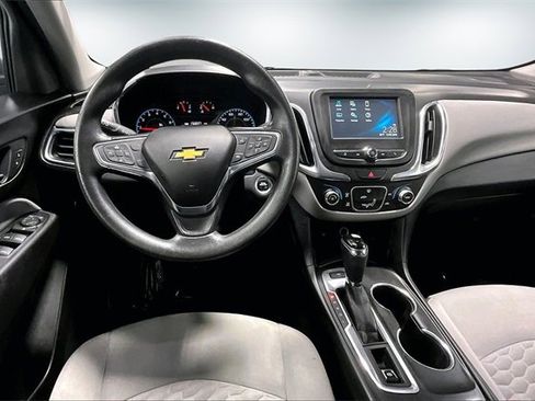 Used 2018 Chevrolet Equinox LS image 9