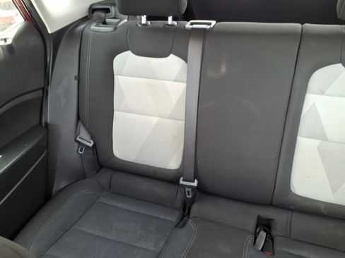 Used 2025 Chevrolet Trax LS w/ LS Convenience Package FWD image 21
