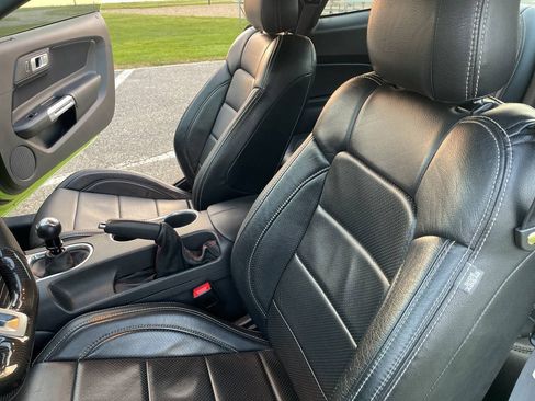 Used 2020 Ford Mustang GT RWD image 32