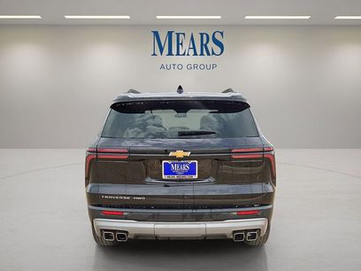 Used 2025 Chevrolet Traverse LT