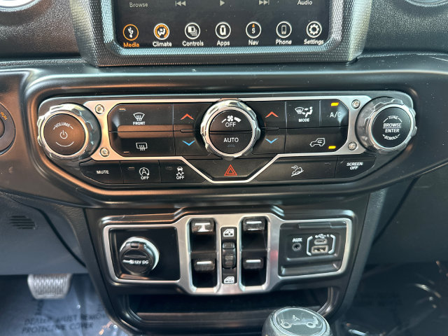 Used 2018 Jeep Wrangler Unlimited Sahara AWD/4WD image 35