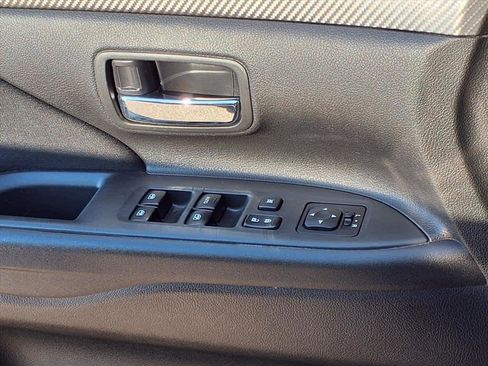 Used 2017 Mitsubishi Outlander SE image 15