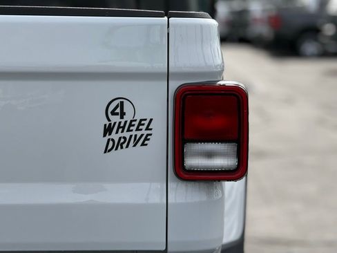 Certified 2023 Jeep Gladiator Willys image 10