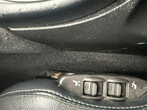 Used 2010 Nissan 370Z Touring image 28