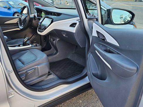 Used 2020 Chevrolet Bolt Premier w/ Infotainment Package FWD image 14