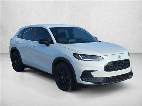 Used 2023 Honda HR-V Sport image 3