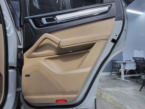 Used 2023 Porsche Cayenne Platinum Edition image 23