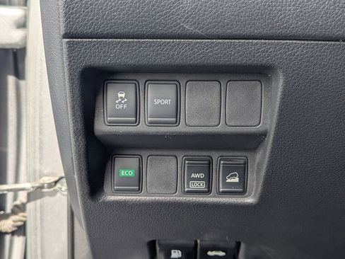 Used 2016 Nissan Rogue S image 26