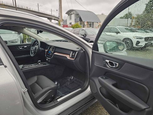 Certified 2025 Volvo V60 B5 Cross Country Plus image 12